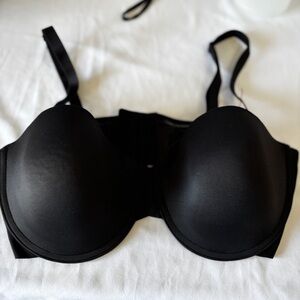 Spanx Assets 38C Red Hot Label Black Strapless/wStrap Comfy Supportive Bra